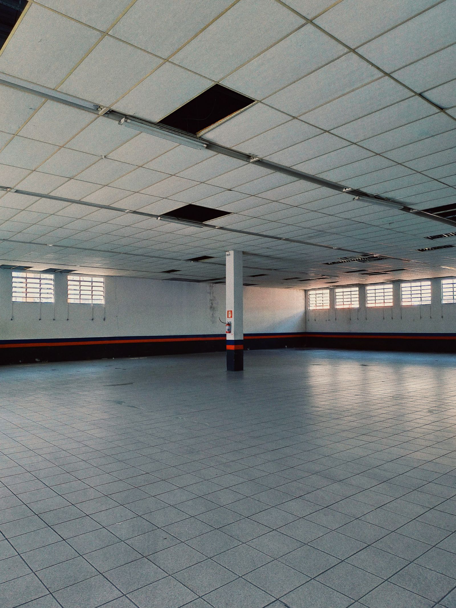 Suspended grid ceiling installation